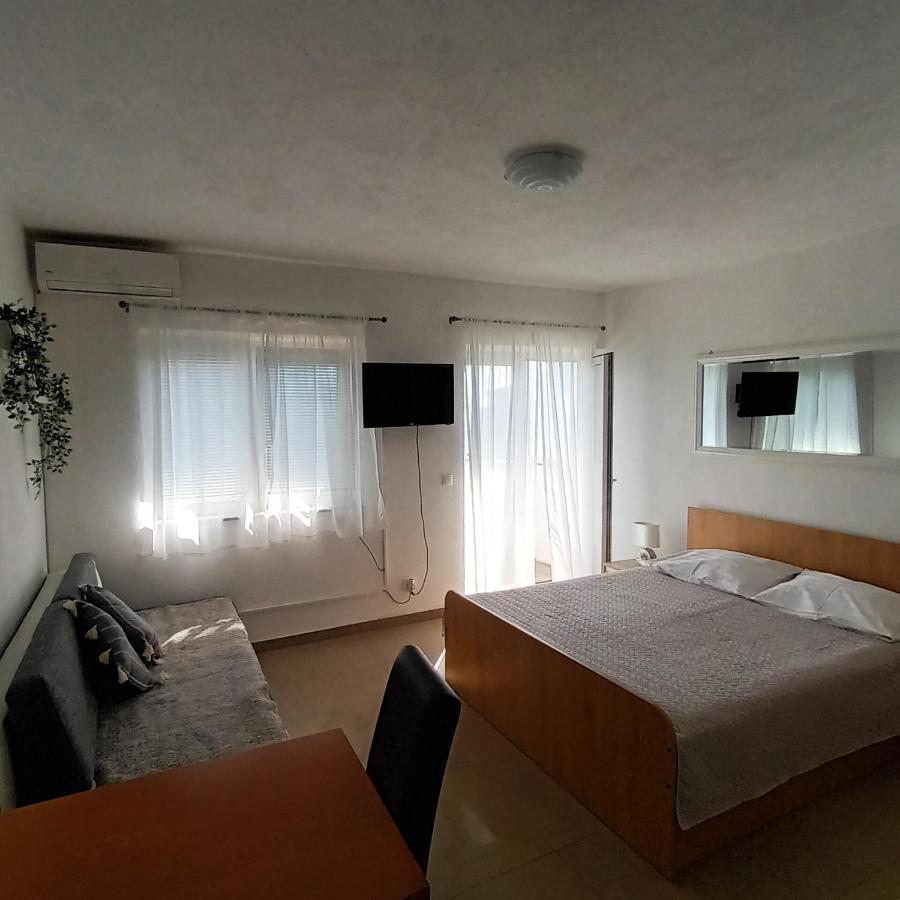Apartments Monika โอมิช ภายนอก รูปภาพ