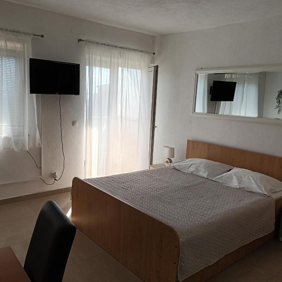 Apartments Monika โอมิช ภายนอก รูปภาพ
