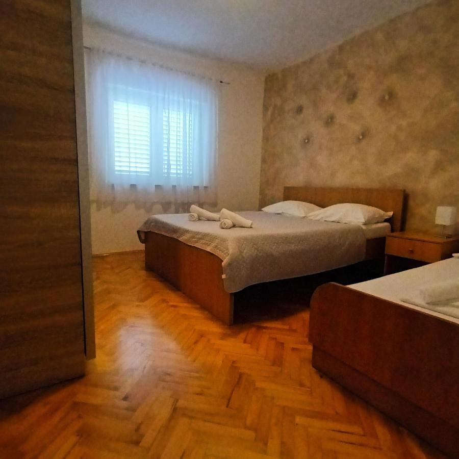 Apartments Monika โอมิช ภายนอก รูปภาพ