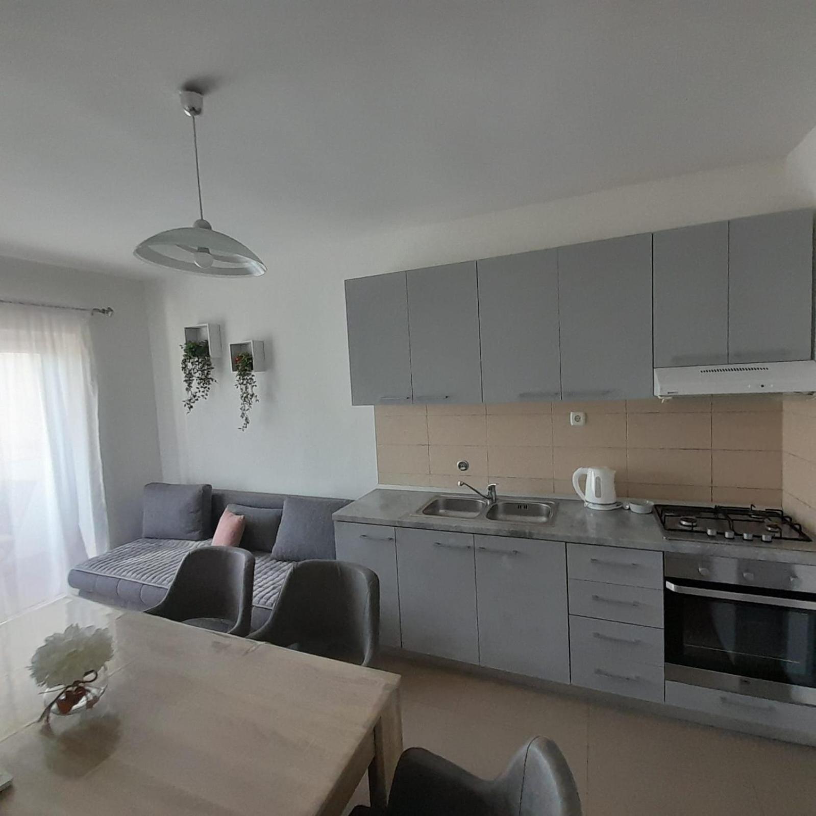 Apartments Monika โอมิช ภายนอก รูปภาพ