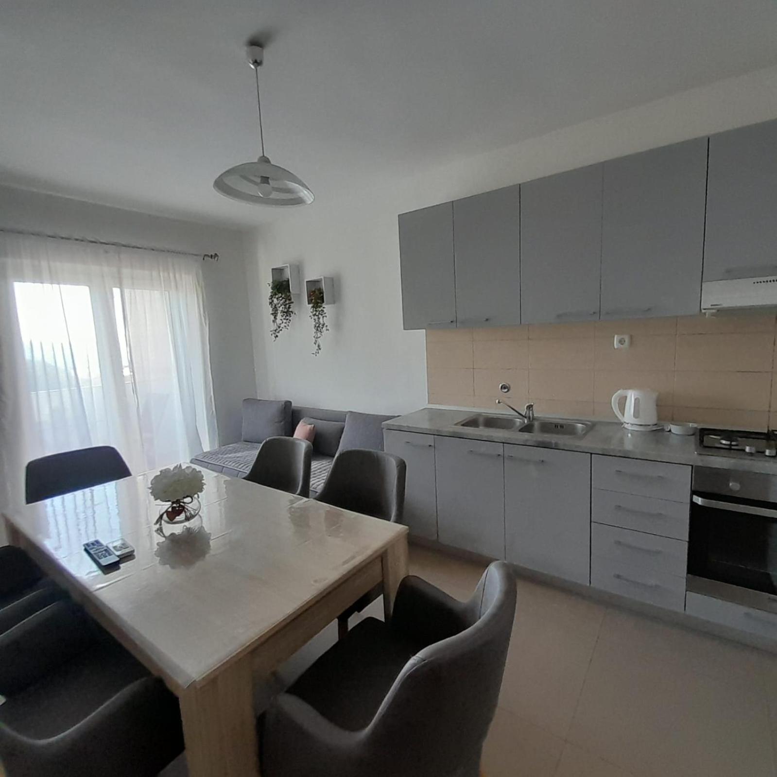 Apartments Monika โอมิช ภายนอก รูปภาพ