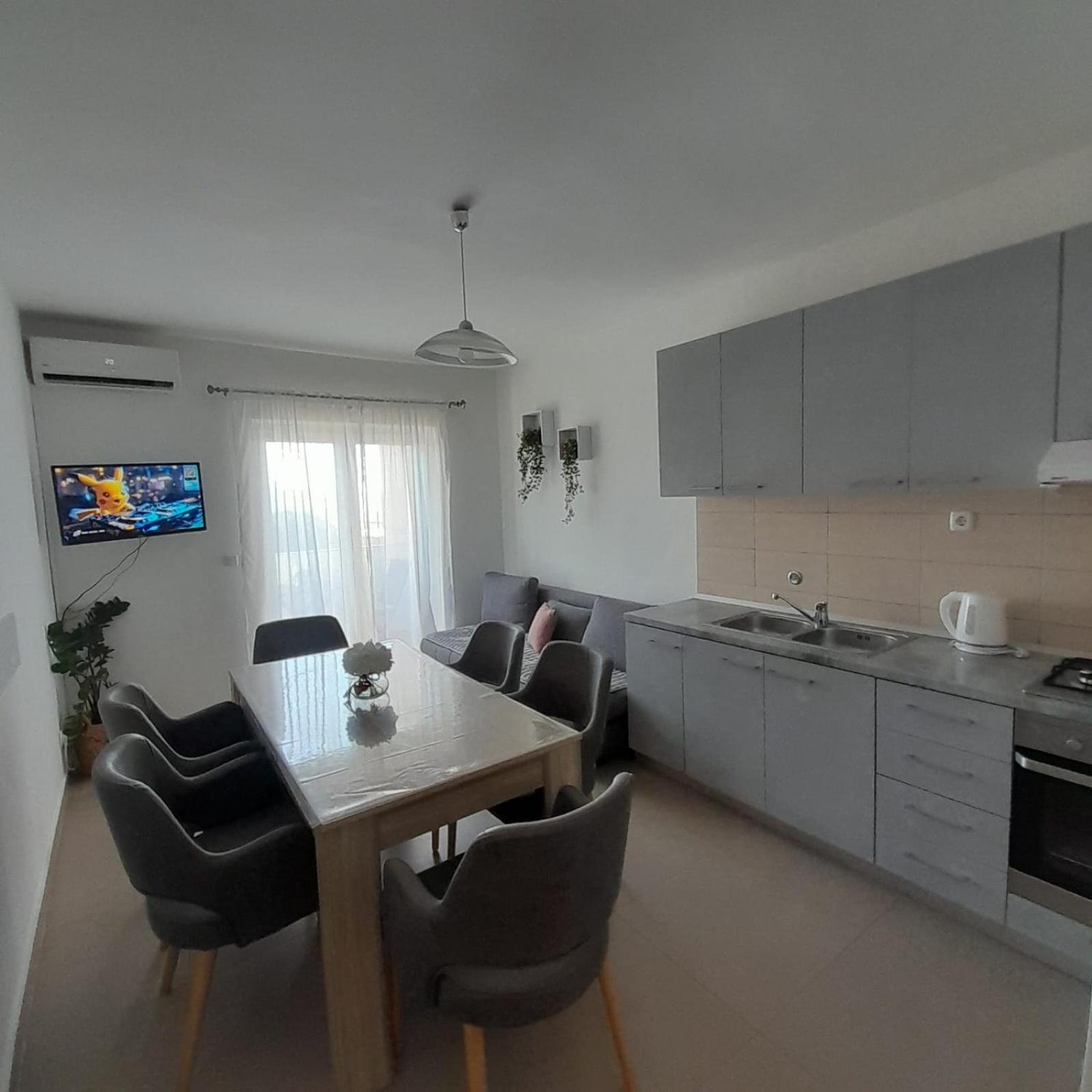 Apartments Monika โอมิช ภายนอก รูปภาพ