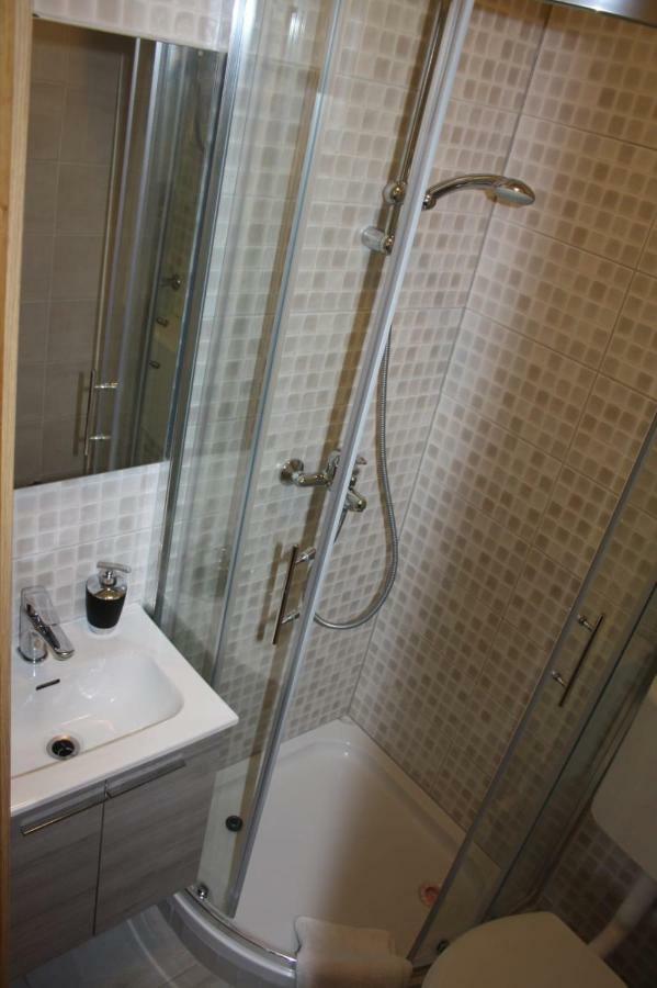 Apartments Monika โอมิช ภายนอก รูปภาพ